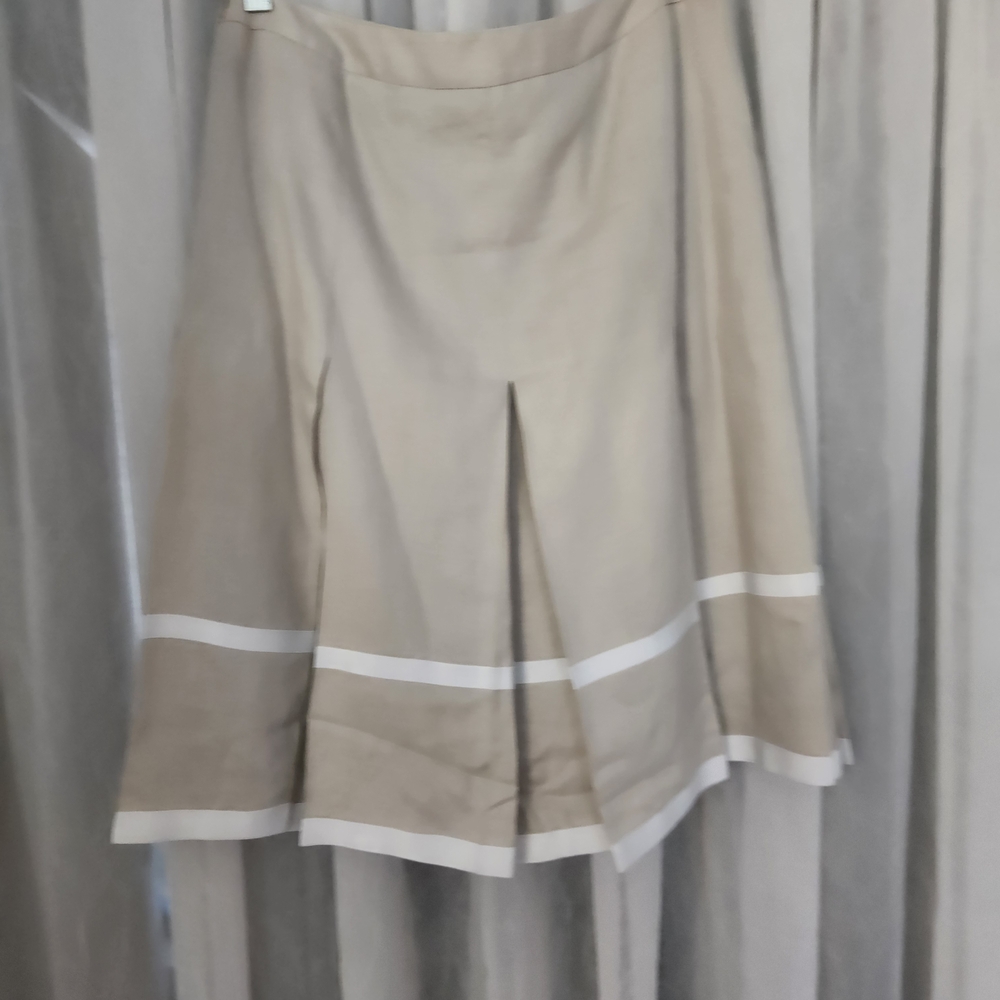 EUC Jones New York Tan Midi Box Pleat Skirt w/  White Grosgrain Ribbon Accent - Picture 3 of 7